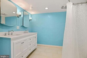 10710 Rosehaven St in Fairfax, VA - Foto de edificio - Building Photo