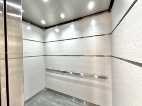 8305 Sunrise Lakes Blvd in Sunrise, FL - Building Photo - Building Photo