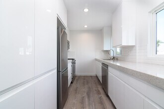 1310 W Valencia Dr in Fullerton, CA - Building Photo - Building Photo