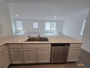 5600 Geronimo St in Seguin, TX - Building Photo - Building Photo