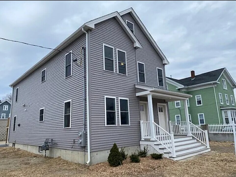 547 Main St in Brockton, MA - Building Photo