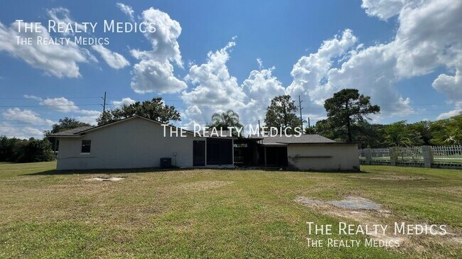 10427 Flowers Ave in Orlando, FL - Building Photo - Building Photo