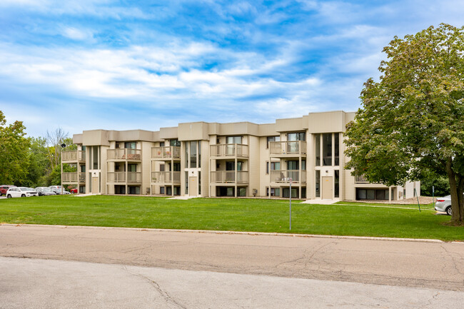 Village West Apartments of Michigan City in Michigan City, IN - Foto de edificio - Building Photo