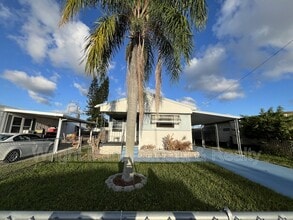 2050 Lullaby Dr in Holiday, FL - Building Photo - Building Photo