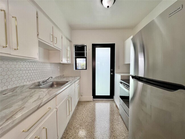 877 80th St in Miami Beach, FL - Building Photo - Building Photo