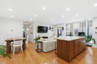 222 S Racine Ave in Chicago, IL - Building Photo - Building Photo