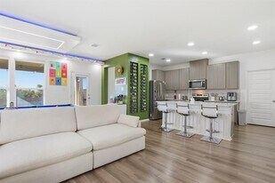 102 Whitney Dr in Elgin, TX - Building Photo