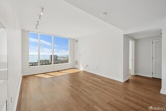 301 Main St, Unit 27E in San Francisco, CA - Building Photo - Building Photo