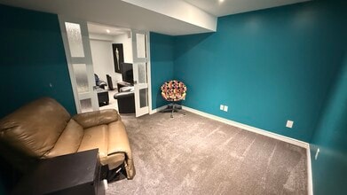 8556 Milomir St in Niagara Falls, ON - Building Photo - Building Photo