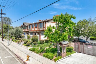 22525 Sherman Way in West Hills, CA - Building Photo - Building Photo