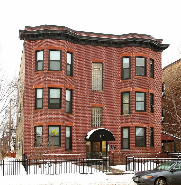 710 Selby Ave in St. Paul, MN - Foto de edificio