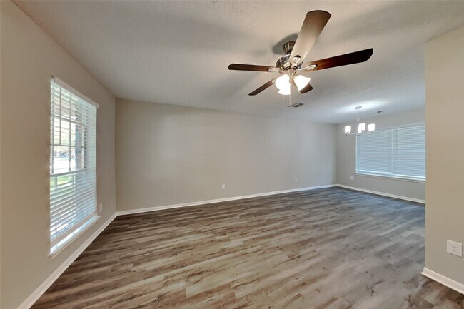 9322 Bayou Bluff Dr in Spring, TX - Building Photo - Building Photo