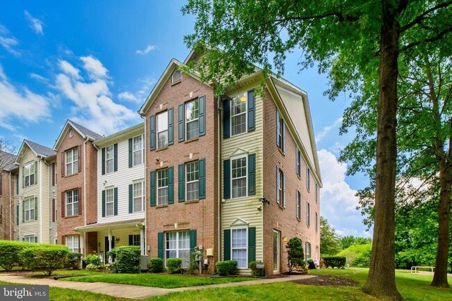property at 3622 Elmcrest Ln