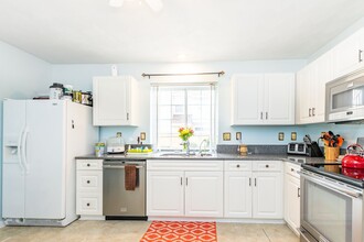 601 Lord Byron Ct in Chesapeake, VA - Building Photo - Building Photo
