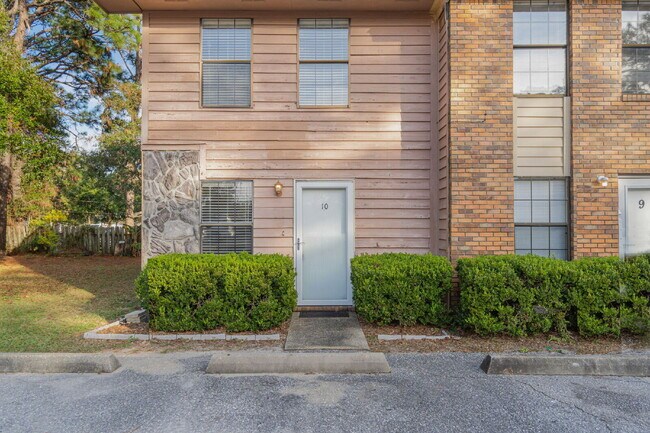 611 Center St in Fort Walton Beach, FL - Building Photo - Building Photo