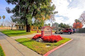 Park West Apartments in Fresno, CA - Building Photo - Building Photo