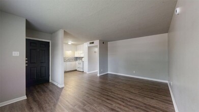 3800 E 29th St, Unit 6 in Bryan, TX - Building Photo - Building Photo