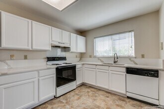 5002 River Kenton in San Antonio, TX - Building Photo - Building Photo