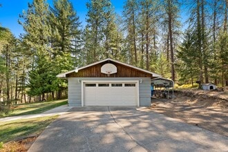 19303 N Pleasant Tree Ln in Colbert, WA - Building Photo - Building Photo