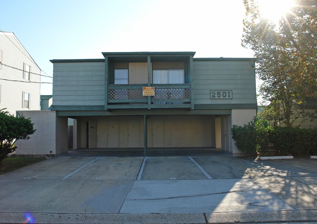 2501 Pasadena Ave in Metairie, LA - Building Photo