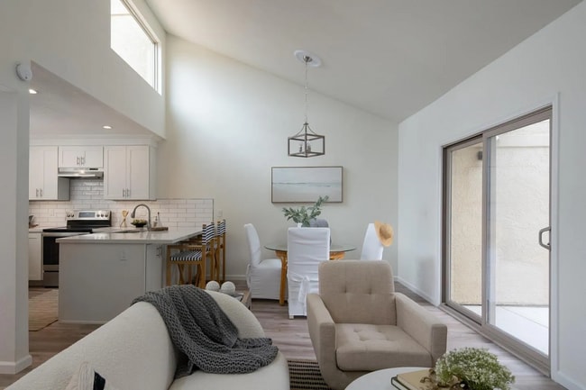 95 Montsalas Dr in Monterey, CA - Building Photo - Building Photo