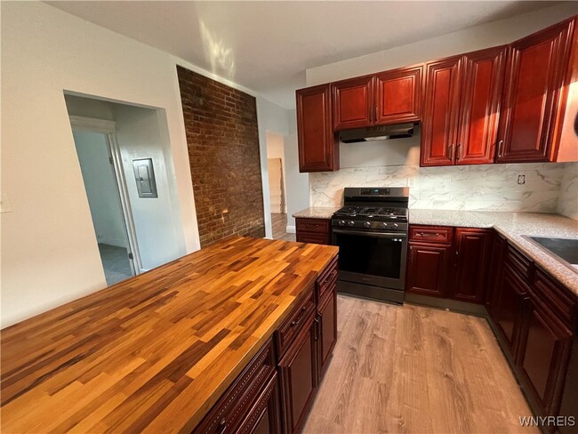 212 Richmond Ave in Buffalo, NY - Building Photo - Building Photo