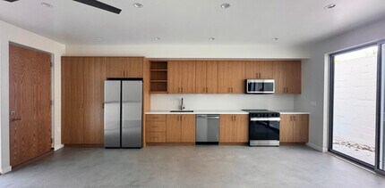 1210 1/2 Manzanita St in Los Angeles, CA - Foto de edificio - Building Photo