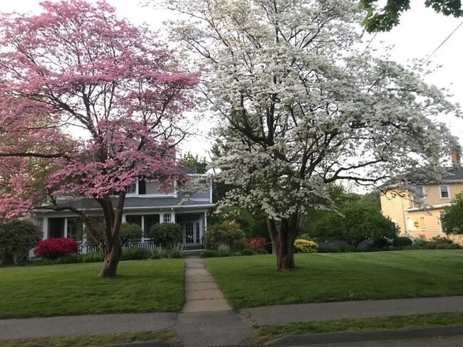 96 Beach Bluff Ave in Swampscott, MA - Building Photo - Building Photo