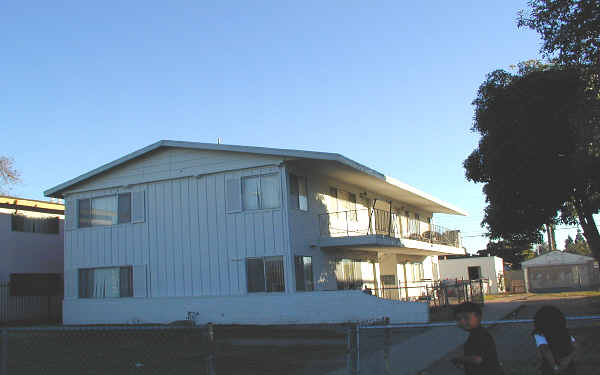 910 W Cedar Ct in Oxnard, CA - Building Photo - Building Photo