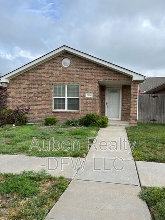 2806 Steve's Way in Amarillo, TX - Building Photo