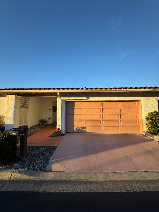 1346 Miraflores Glen in Escondido, CA - Foto de edificio