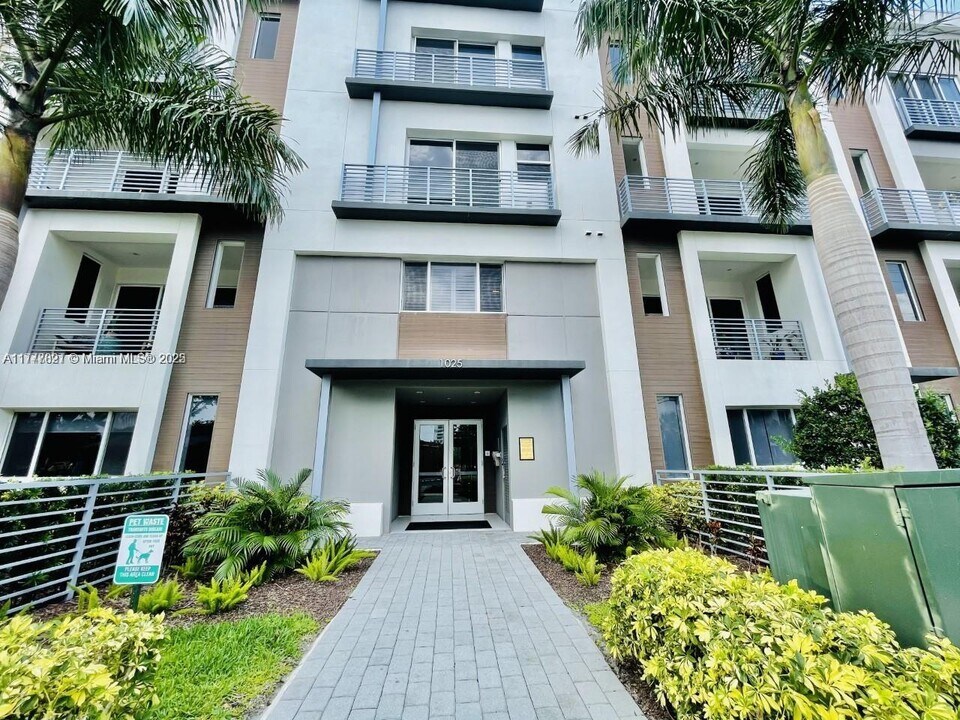 1025 NE 18th Ave in Fort Lauderdale, FL - Building Photo