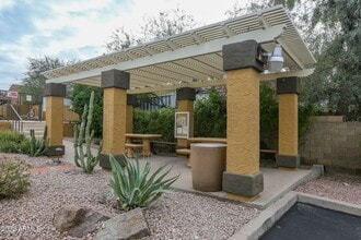 2014 N 51st Way in Phoenix, AZ - Building Photo - Building Photo