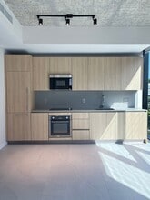 112 NW 31st St, Unit A2 in Miami, FL - Building Photo - Building Photo