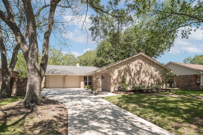 property at 809 Newport Blvd