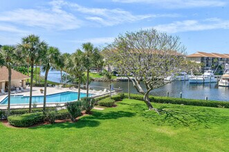 1201 Seafarer Cir in Jupiter, FL - Building Photo - Building Photo