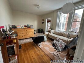 28 Quint Ave, Unit 56 in Boston, MA - Building Photo