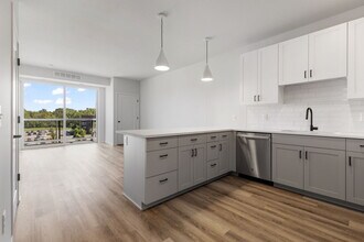 Aloma in Shoreview, MN - Foto de edificio - Building Photo