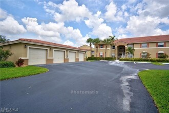 6770 Huntington Lakes Cir, Unit 201 in Naples, FL - Building Photo - Building Photo