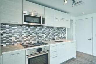 650 NE 32nd St, Unit 1208 in Miami, FL - Building Photo - Building Photo