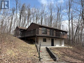 33 Huronwoods Dr in Oro-Medonte, ON - Building Photo