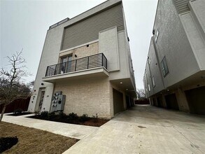 2610 Kimsey Dr in Dallas, TX - Building Photo - Building Photo