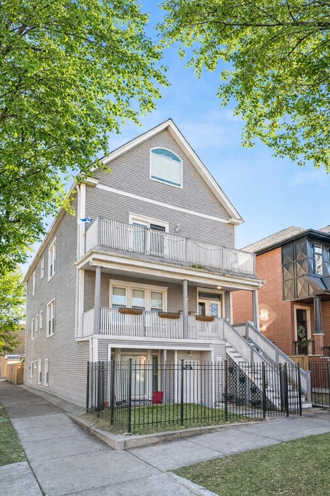 property at 1901 W Fletcher St