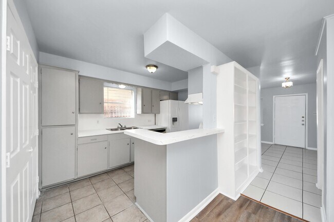 7123 S Gessner Rd in Houston, TX - Building Photo - Building Photo