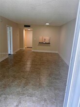 2935 NE 163rd St, Unit 3P in North Miami Beach, FL - Building Photo - Building Photo