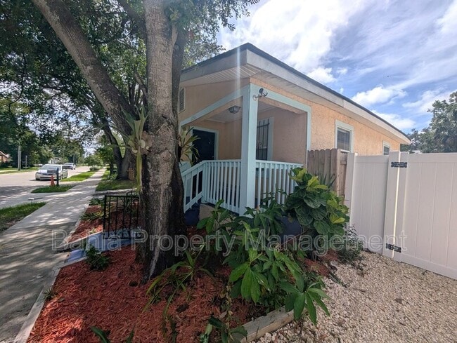 1736 W Cherry St in Tampa, FL - Building Photo - Building Photo