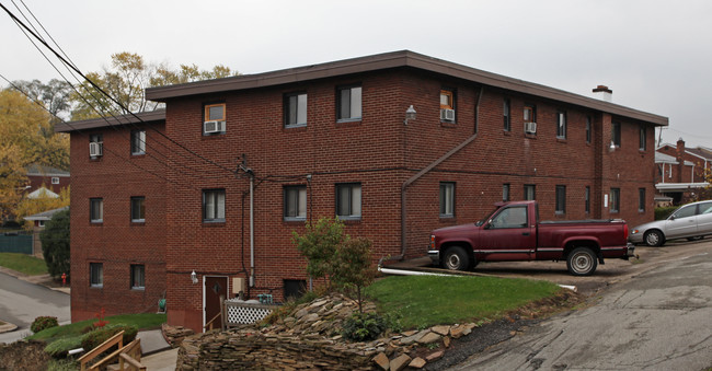 1000 Hartman St in McKeesport, PA - Foto de edificio - Building Photo