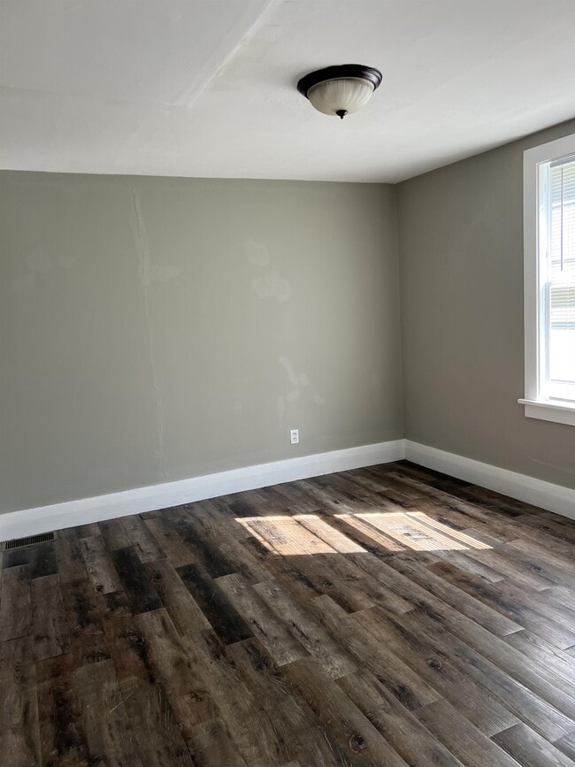 2123 N Machin Ave in Peoria, IL - Building Photo - Building Photo