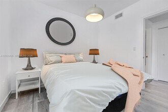 557 Michigan Ave in Miami Beach, FL - Building Photo - Building Photo