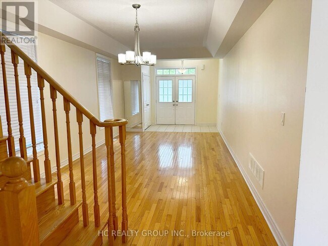 102 Timna Crescent in Vaughan, ON - Building Photo - Building Photo